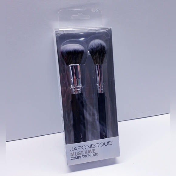 Japonesque Must-Have Complexion Brush Duo - Picture 4 of 4